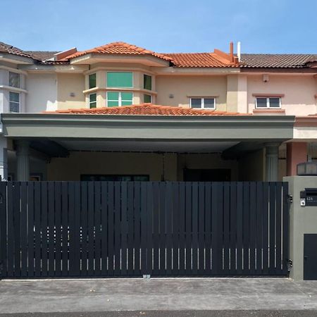 Klang Bukit Tinggi Unique Design With Outdoor Cafe Up To 12Pax Villa Exterior photo